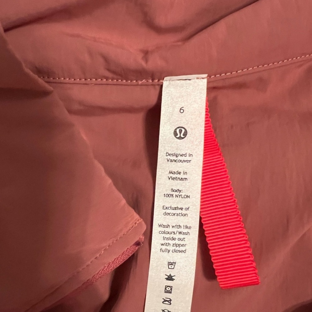 Lululemon Evergreen Anorak NWT Size 6 
Color: Brier Rose/Pale Raspberry/Ivory - Picture 9 of 9